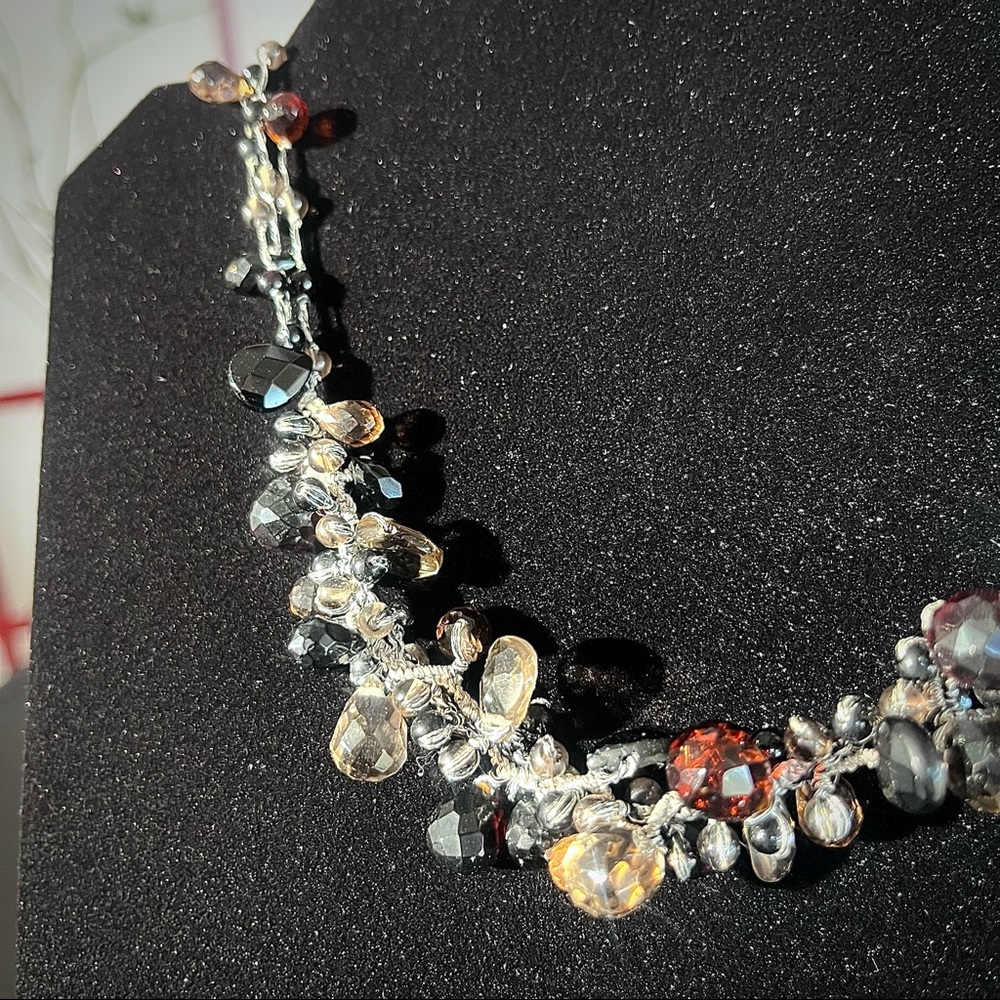 ☃️ Knotted Rhinestone Necklace - Picture 5 of 11